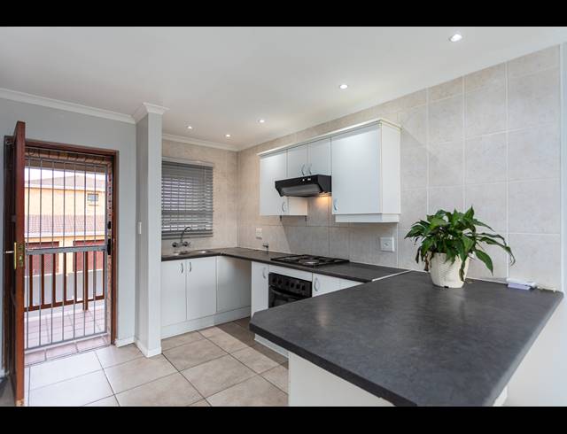2 BEDROOM APARTMENT SOLD IN SONSTRAAL HEIGHTS